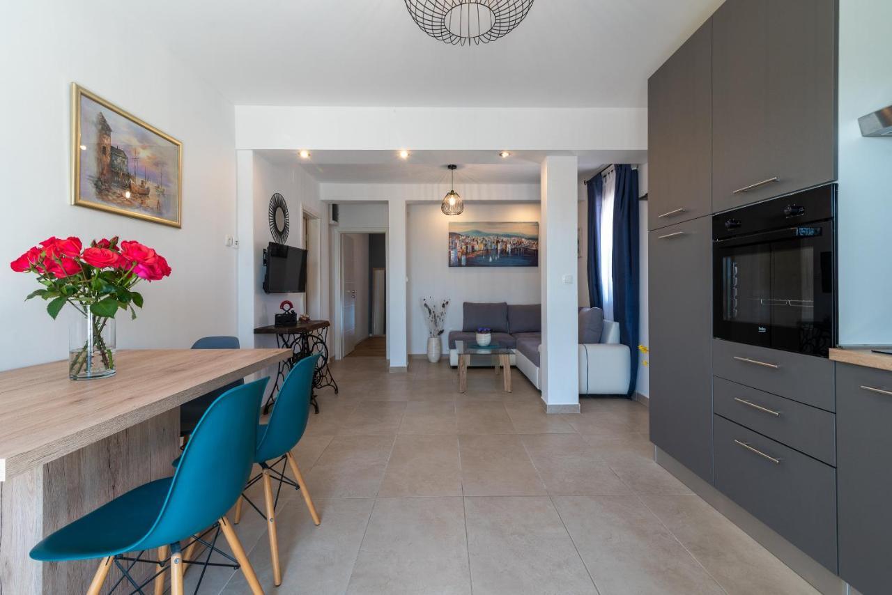 Apartments Dobrila Kaštel Novi 외부 사진