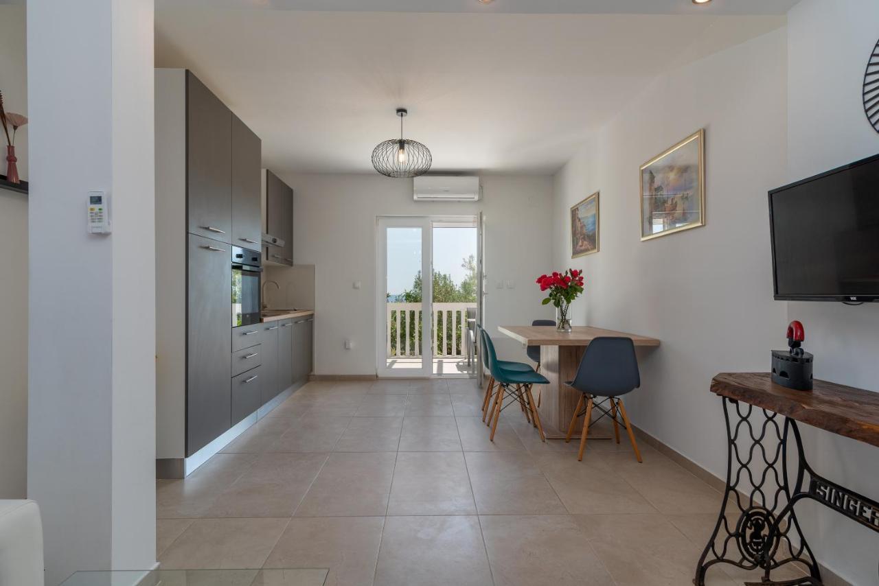 Apartments Dobrila Kaštel Novi 외부 사진