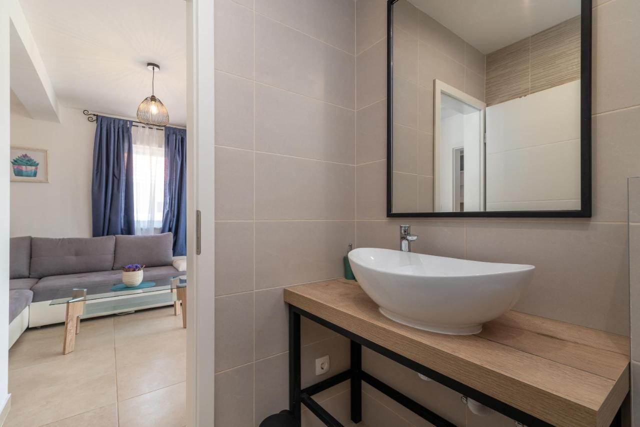 Apartments Dobrila Kaštel Novi 외부 사진
