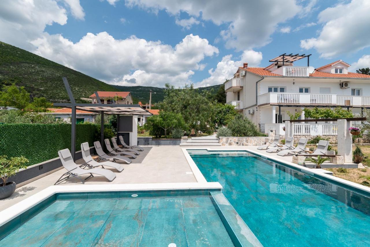 Apartments Dobrila Kaštel Novi 외부 사진